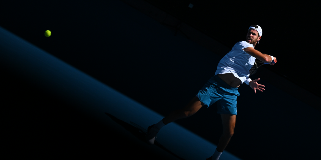 面且具有凝 面且具有凝