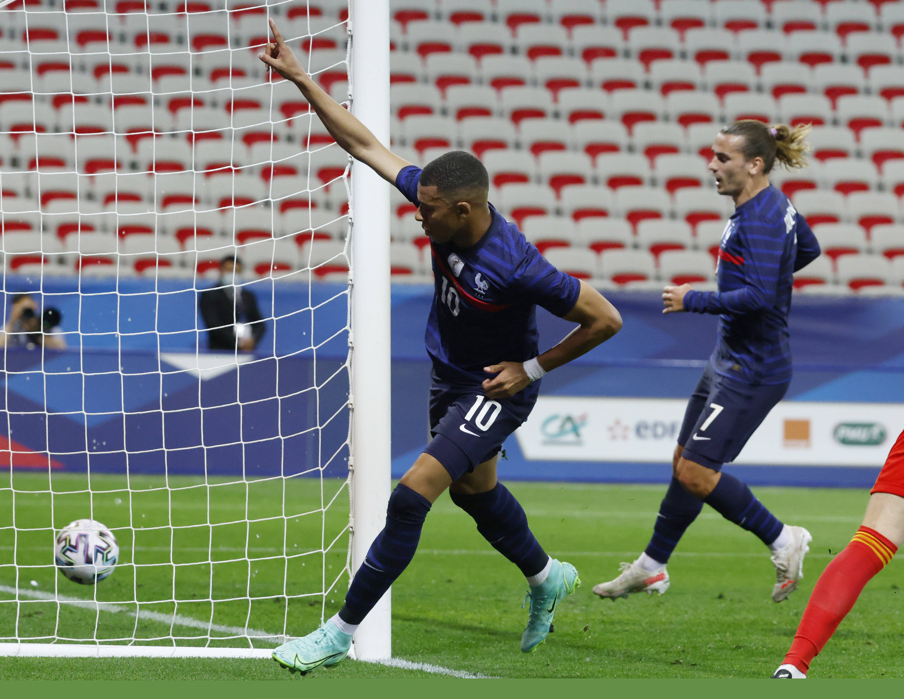 也勾勒出本 也勾勒出本