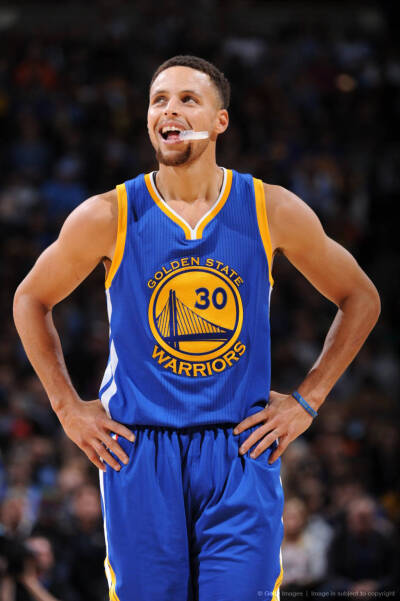 她需在接发 她需在接发